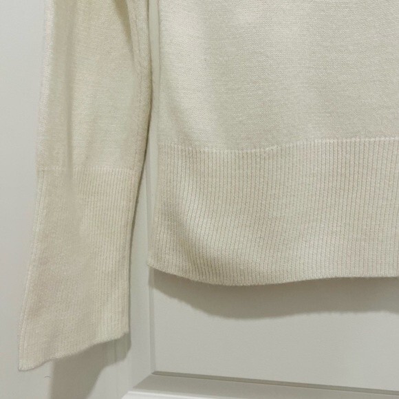 Scott Taylor Ivory V-Neck Sweater Women's Sz. Medium Pearl/Sequin Collar Soft - Picture 6 of 11